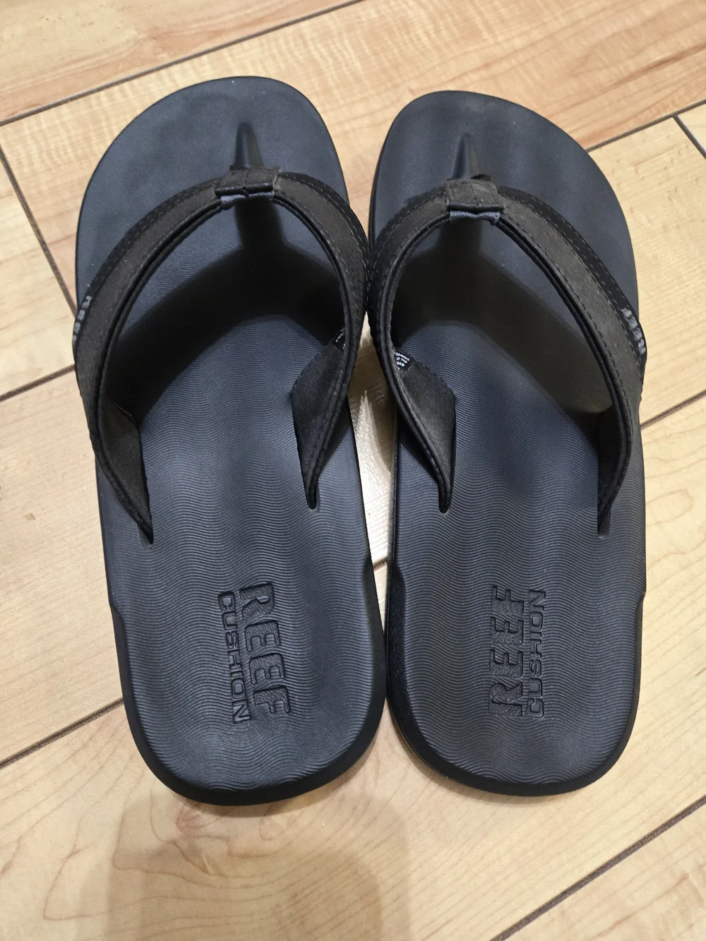 NWOT Reef Men's Black Cushioned Flip Flops